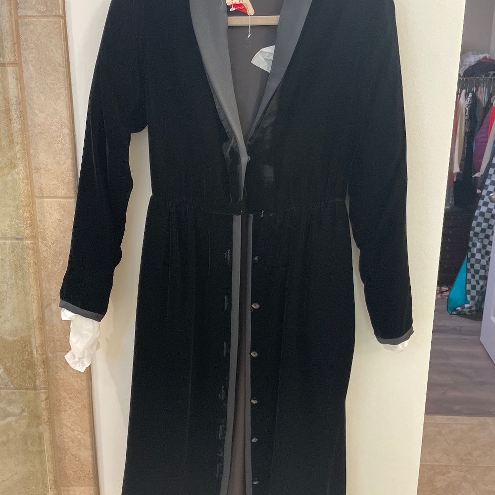 Black, velvet tuxedo dress, Miss O by Oscar de la Renta